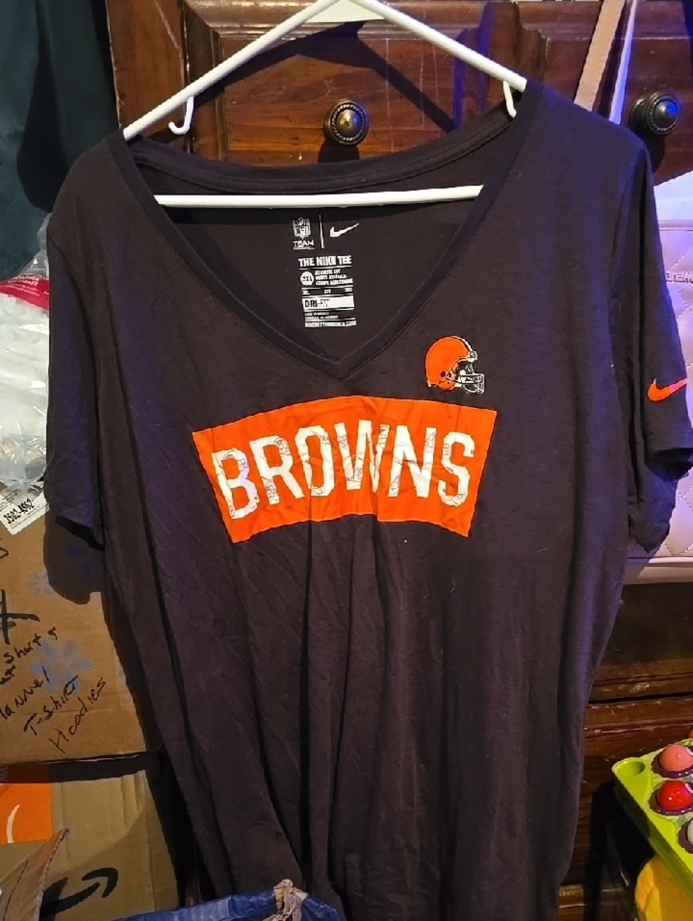 !!.         Womens  3XL.  Browns V-Neck Tee -